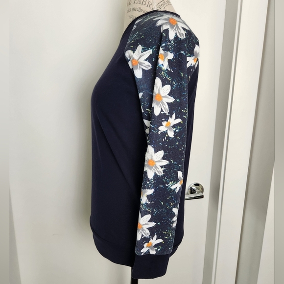 Floral Crewneck Sweatshirt - Picture 8 of 9